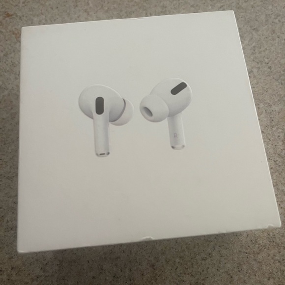 airpods pro 1st Generation With Charging Case Preowned In Box - Picture 3 of 7